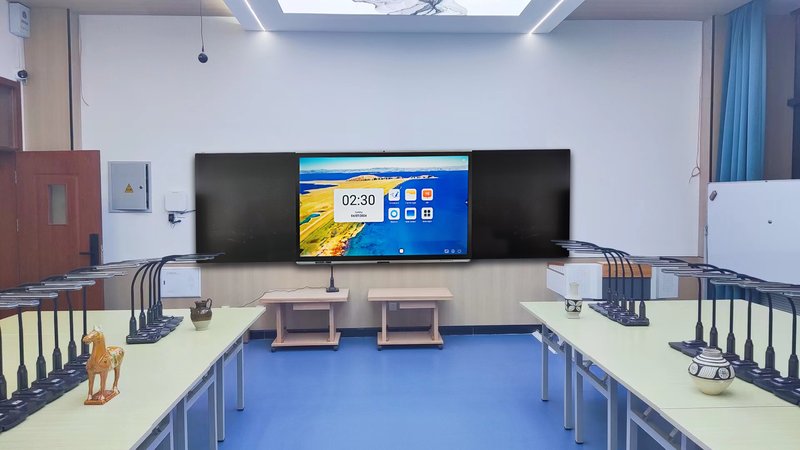Commercial display assembly